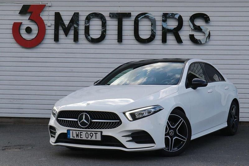 Vit Begagnad 2020 Mercedes A200 AMG Sedan | 257 900 kr (Bra pris) - Bild 1/4