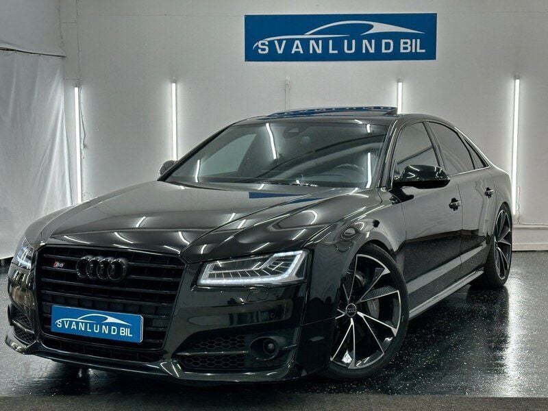 Svart Begagnad 2017 Audi S8 plus Comfort Sedan | 539 800 kr - Bild 1/4