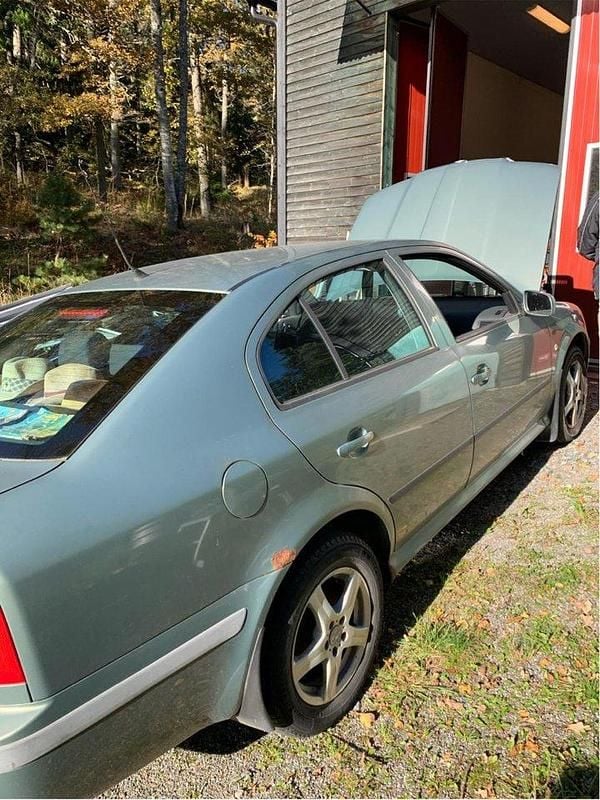 Grön Begagnad 2003 Skoda Octavia Tour Halvkombi | 9 000 kr (Superpris) - Bild 1/1