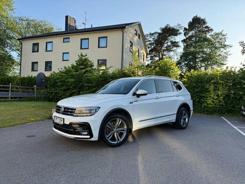 Vit Begagnad 2019 VW Tiguan Allspace R-line SUV | 269 000 kr (Marknadspris) - Bild 1/4