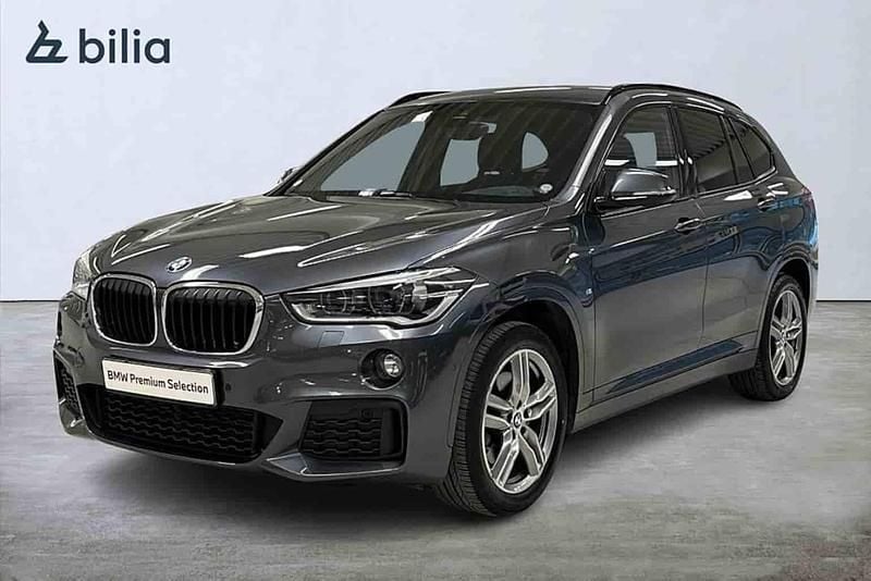 Grå Begagnad 2019 BMW X1 SUV | 284 900 kr (Marknadspris) - Bild 1/1