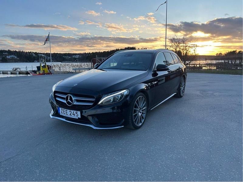 Svart Begagnad 2018 Mercedes C200 AMG line Kombi | 249 000 kr (Marknadspris) - Bild 1/4