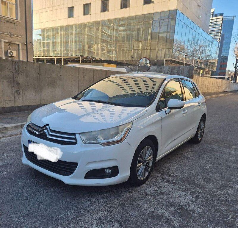 Vit Begagnad 2011 Citroën C4 Halvkombi | 55 000 kr (Marknadspris) - Bild 1/4