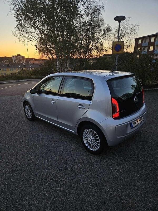 Silver Begagnad 2016 VW up! Halvkombi | 62 500 kr (Marknadspris) - Bild 1/4
