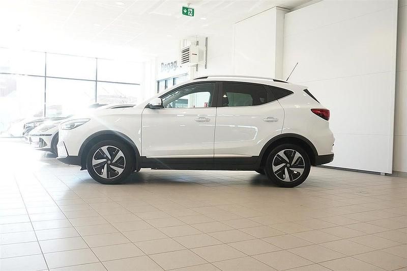 Begagnad MG ZS Comfort 114 kW (156 HK) 2022 Vit Sedan