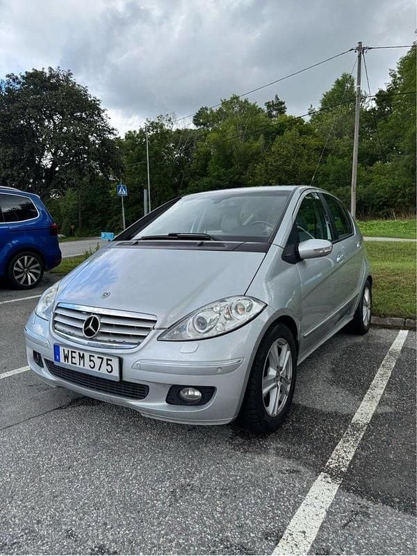Silver Begagnad 2005 Mercedes A170 Elegance Halvkombi | 28 000 kr - Bild 1/4