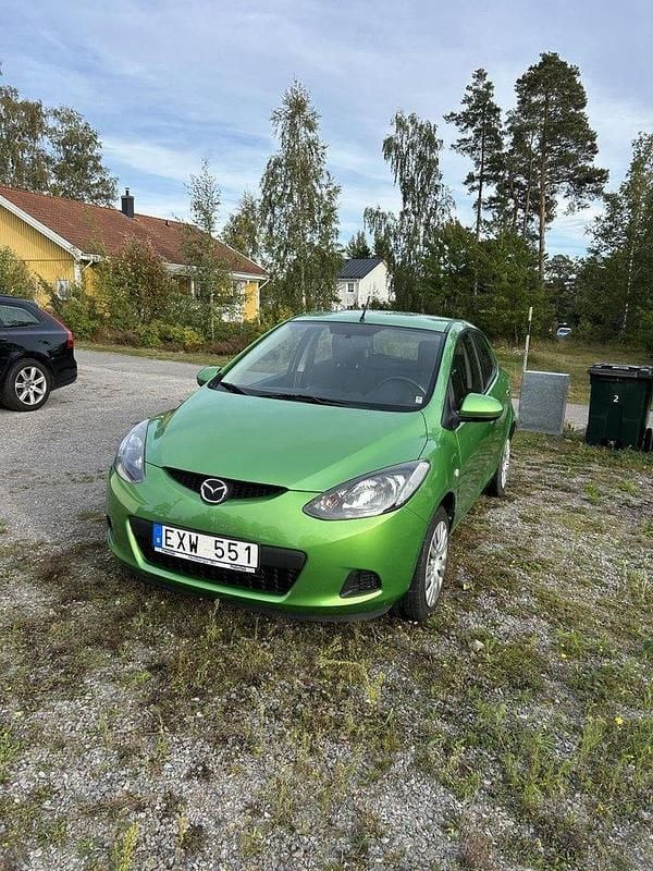 Grön Begagnad 2008 Mazda 2 Halvkombi | 50 000 kr (Marknadspris) - Bild 1/4