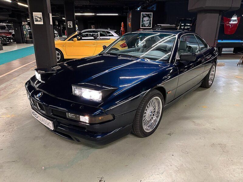 Mörkblå Begagnad 1997 BMW 840 Sportkupé | 335 000 kr - Bild 1/4
