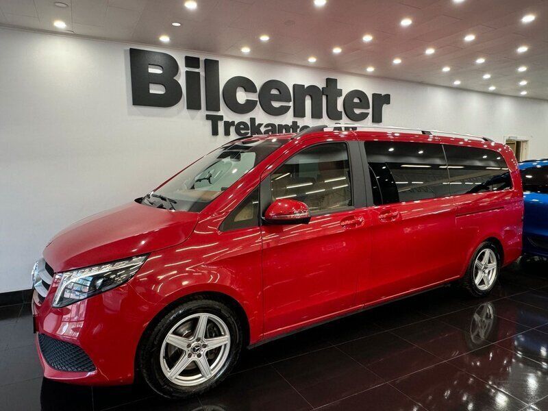 Röd Begagnad 2022 Mercedes V220 SE Minibuss | 899 000 kr - Bild 1/4