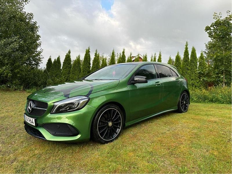 Grön Begagnad 2017 Mercedes A180 AMG Halvkombi | 150 000 kr (Marknadspris) - Bild 1/4
