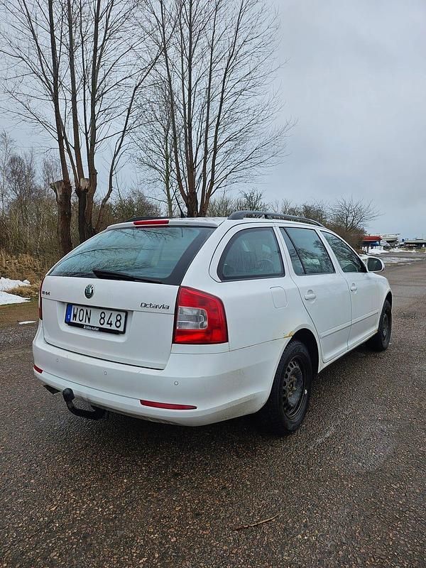 Begagnad Skoda Octavia 105 HK (77 kW) 2010 Kombi