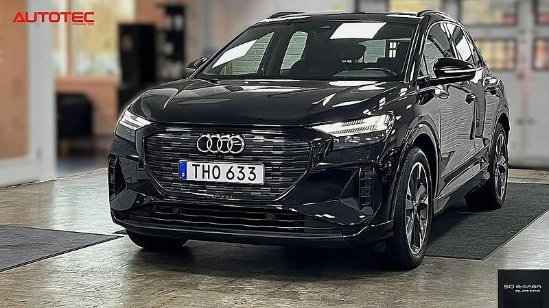 Svart (mythsvartmetallic) Begagnad 2022 Audi Q4 e-tron Advanced SUV | 369 500 kr (Marknadspris) - Bild 1/4