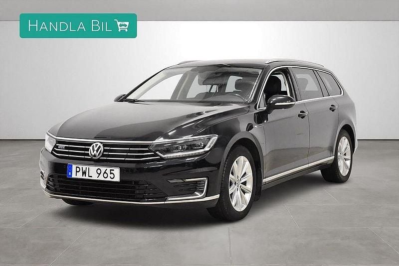 Svart Begagnad 2017 VW Passat Executive Kombi | 198 900 kr (Marknadspris) - Bild 1/4