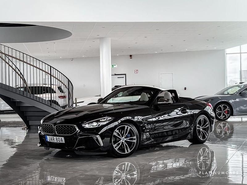 Svart (black sapphire) Begagnad 2020 BMW Z4 M Sport Cab | 549 000 kr (Marknadspris) - Bild 1/4