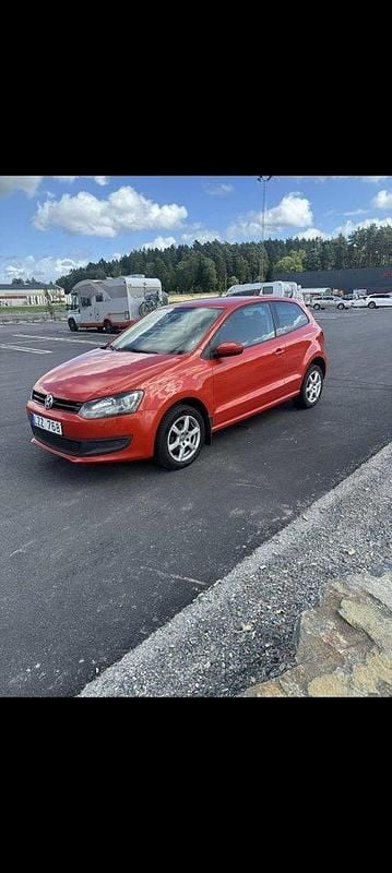 Orange Begagnad 2012 VW Polo Halvkombi | 50 000 kr (Marknadspris) - Bild 1/4