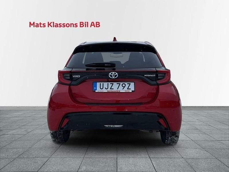 Begagnad Toyota Yaris Hybrid Style 117 HK (86 kW) 2021 Röd Halvkombi