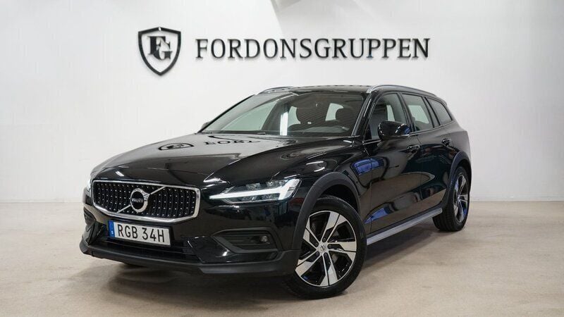 Svart Begagnad 2022 Volvo V60 CC Momentum Kombi | 334 800 kr (Bra pris) - Bild 1/4