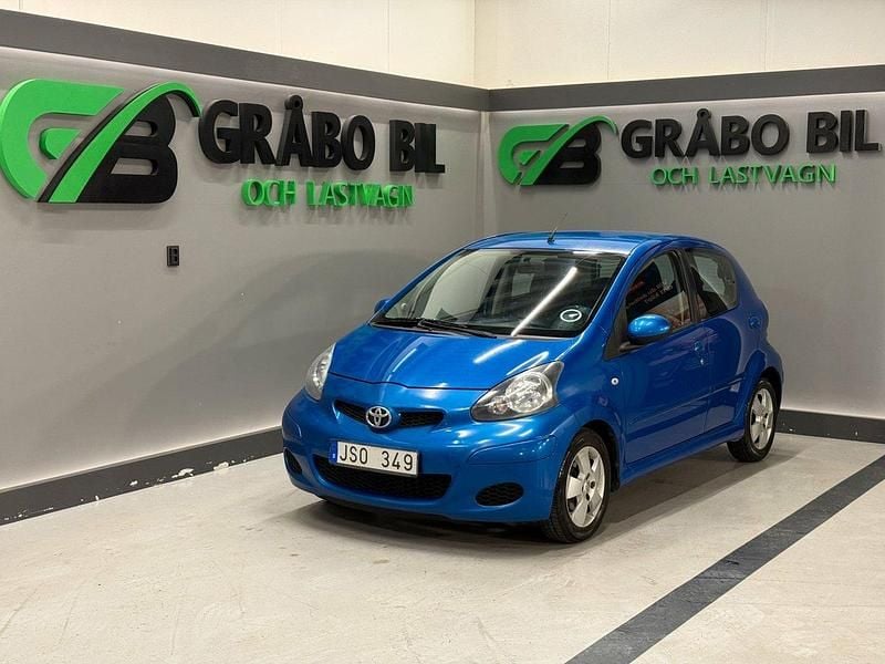 Blå Begagnad 2009 Toyota Aygo Halvkombi | 49 900 kr (Lite dyr) - Bild 1/4