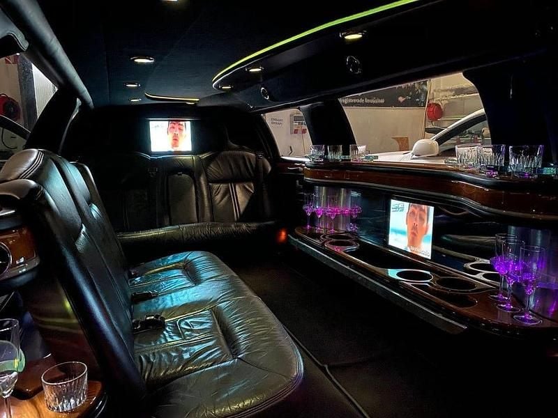 Begagnad Lincoln Town Car 243 HK (178 kW) 2011 Svart Sedan