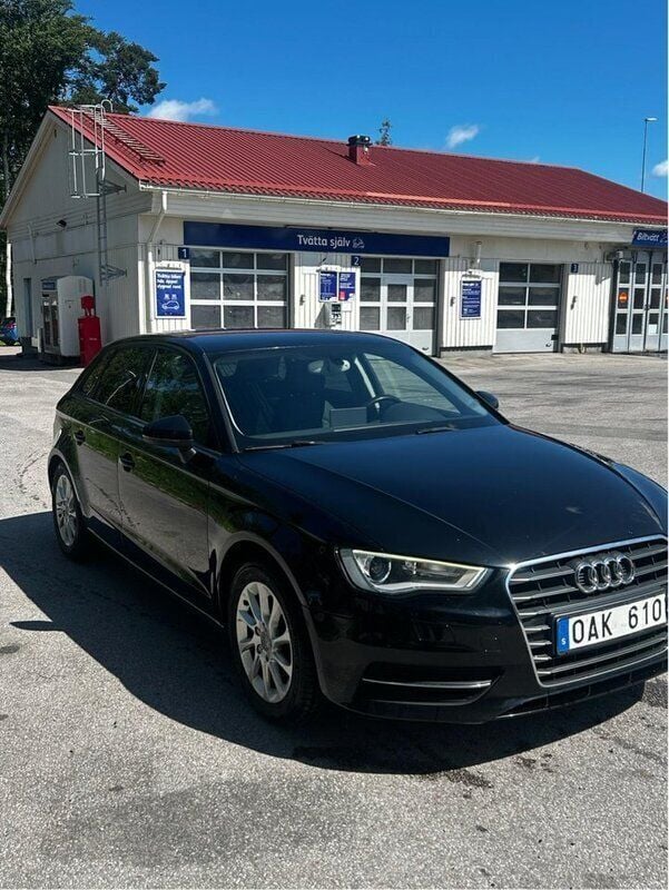 Svart Begagnad 2014 Audi A3 Sportback Premium Halvkombi | 94 000 kr (Marknadspris) - Bild 1/4