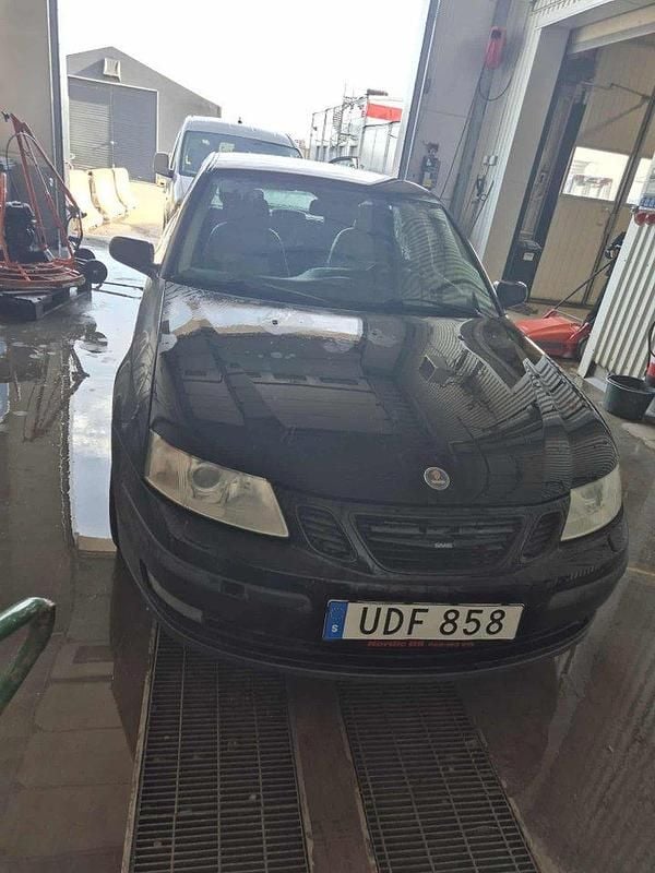 Svart Begagnad 2003 Saab 9-3 Vector Sedan | 25 000 kr (Marknadspris) - Bild 1/4