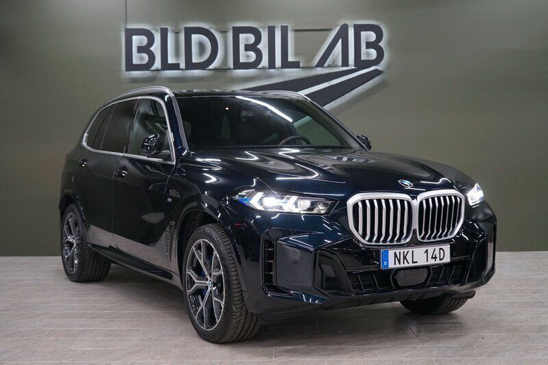 Svart Begagnad 2024 BMW X5 Comfort Edition SUV | 1 139 900 kr - Bild 1/4