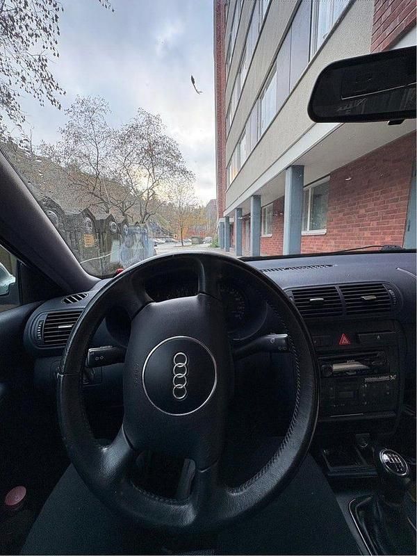 Begagnad Audi A3 102 HK (75 kW) 2002 Blå Halvkombi