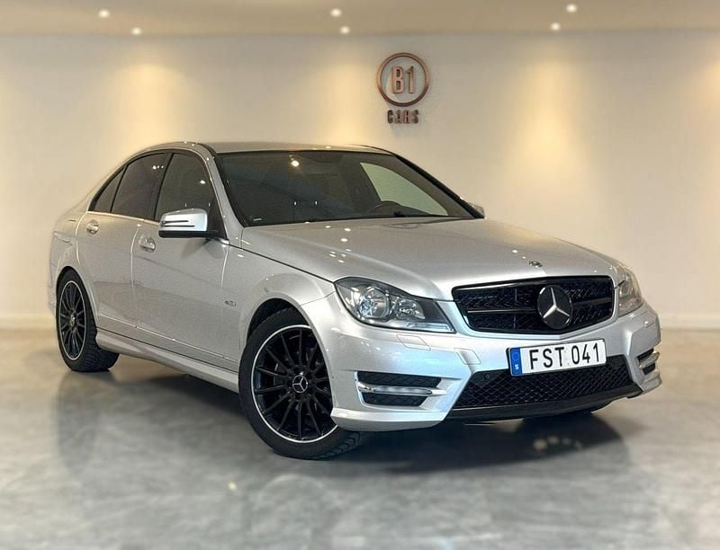 Silver Begagnad 2012 Mercedes C200 AMG Sedan | 129 000 kr (Dyr) - Bild 1/4