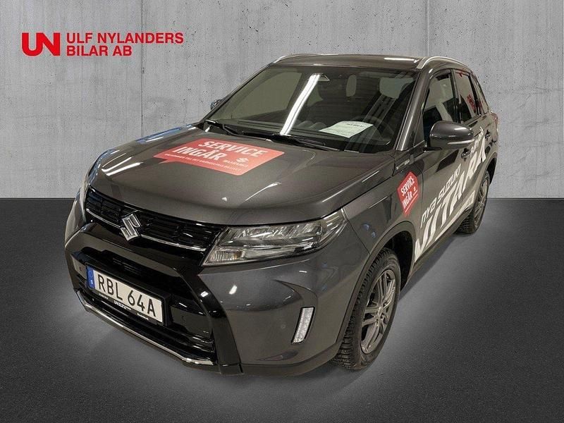 Grå Begagnad 2024 Suzuki Vitara SUV | 406 170 kr - Bild 1/4