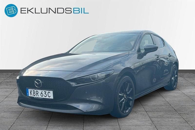 Grå Begagnad 2023 Mazda 3 Halvkombi | 329 900 kr (Lite dyr) - Bild 1/4