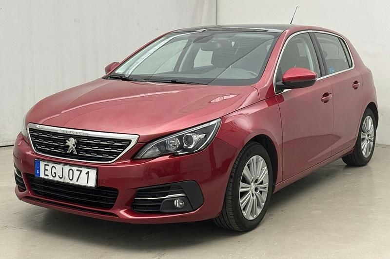 Ljusröd Begagnad 2017 Peugeot 308 Allure | 114 800 kr (Marknadspris) - Bild 1/4