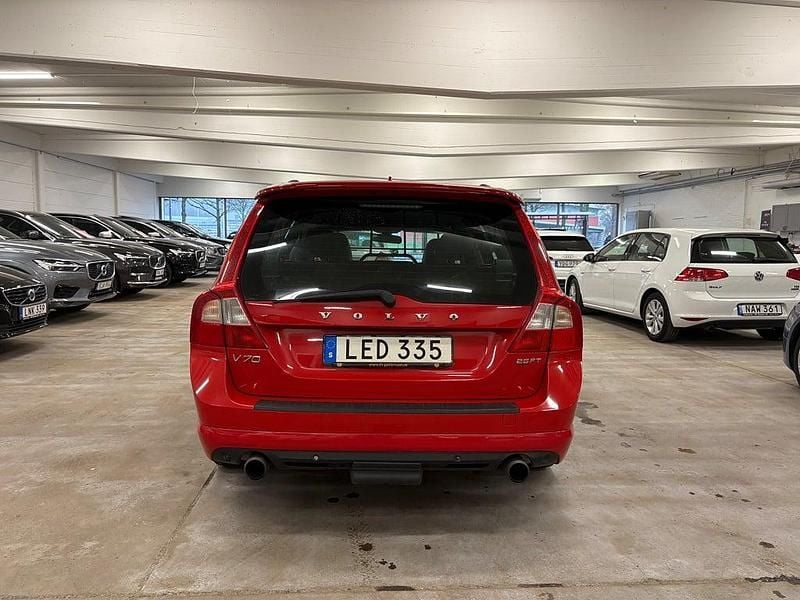 Begagnad Volvo V70 R-Design 231 HK (169 kW) 2010 Röd Kombi