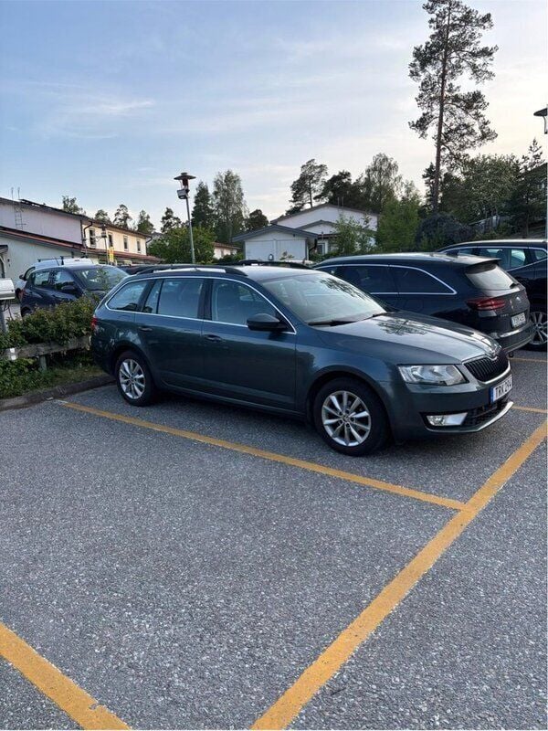 Grå Begagnad 2016 Skoda Octavia Ambition Kombi | 92 000 kr (Bra pris) - Bild 1/4