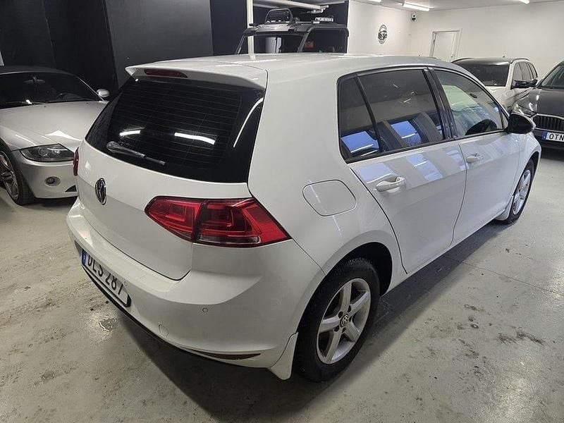 Begagnad VW Golf VII 105 HK (77 kW) 2014 Vit Halvkombi