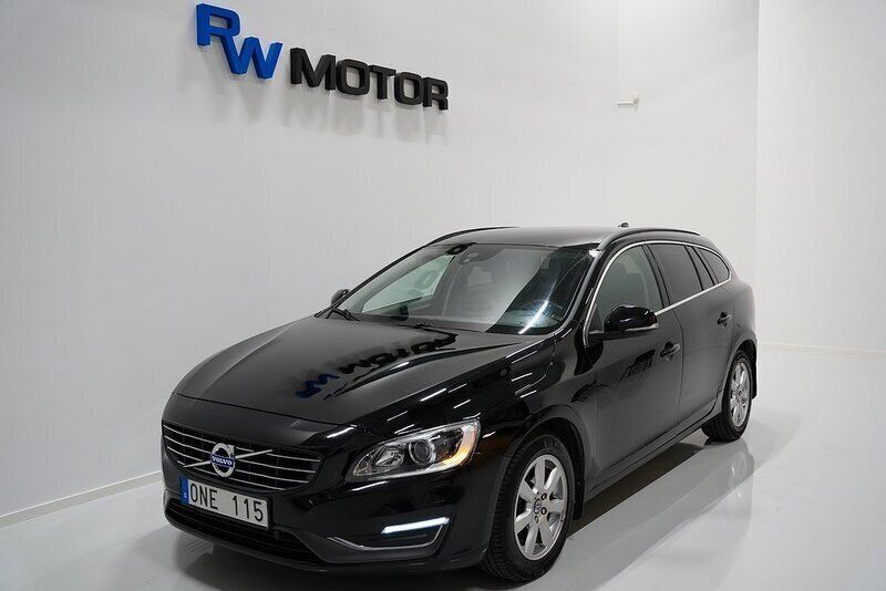 Svart Begagnad 2013 Volvo V60 Momentum Kombi | 159 800 kr (Marknadspris) - Bild 1/4