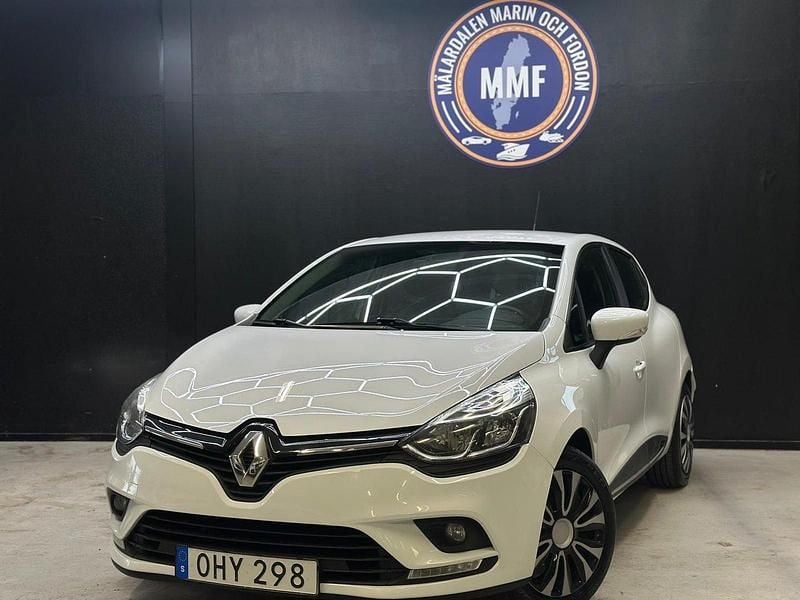 Vit Begagnad 2017 Renault Clio IV Zen Halvkombi | 74 800 kr (Marknadspris) - Bild 1/4