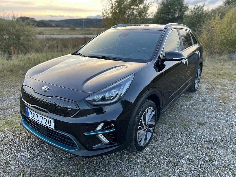 Svart Begagnad 2019 Kia e-Niro Advance SUV | 179 000 kr (Marknadspris) - Bild 1/4
