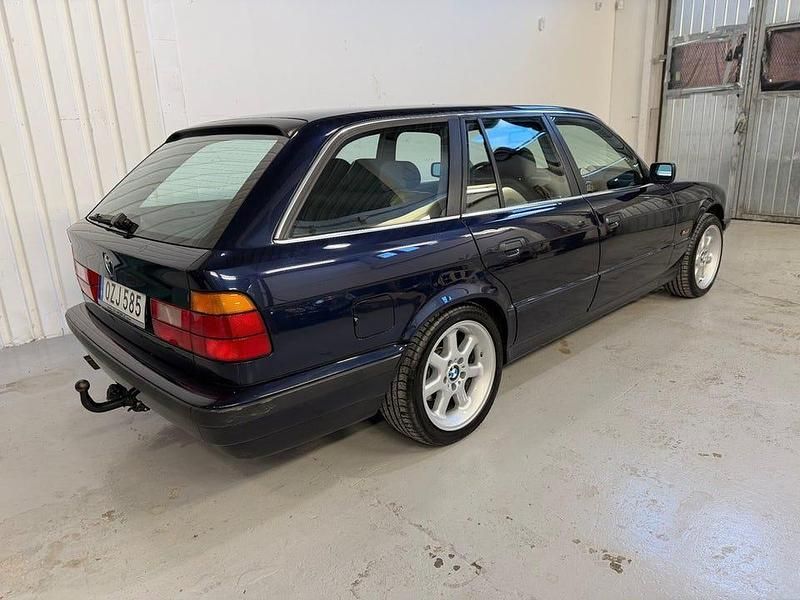 Begagnad BMW 540 286 HK (210 kW) 1994 Blå Kombi