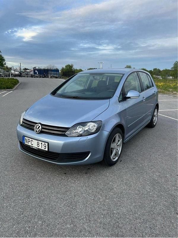 Blå Begagnad 2010 VW Golf Plus Cross Minibuss | 45 000 kr (Bra pris) - Bild 1/4