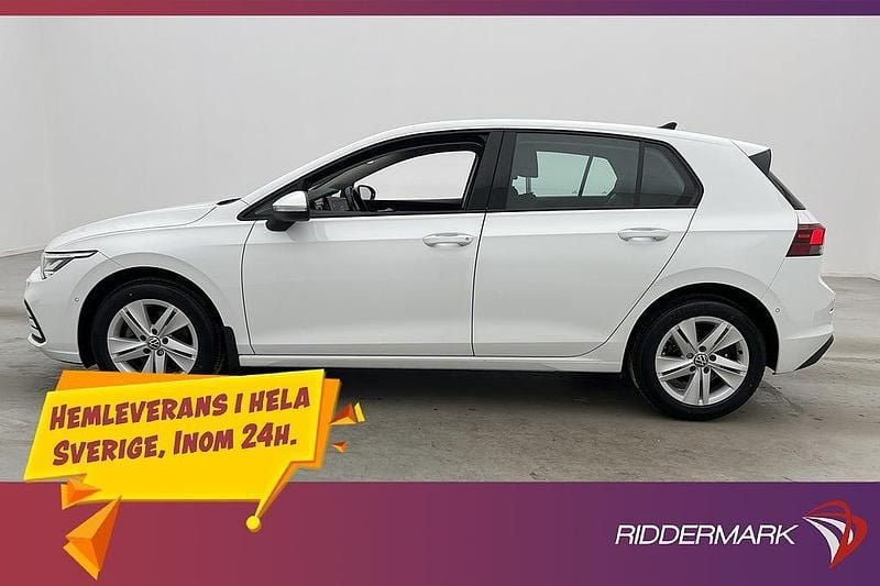 Vit Begagnad 2022 VW Golf VIII Halvkombi | 228 900 kr (Marknadspris) - Bild 1/3