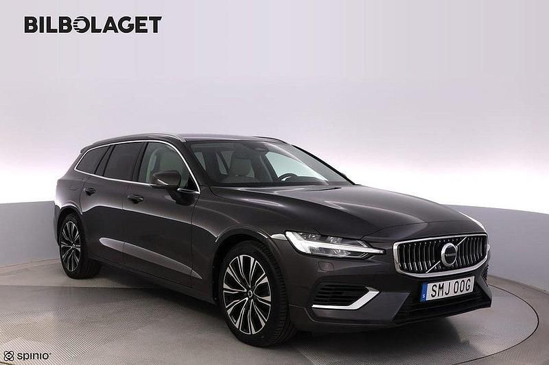 Grå Begagnad 2022 Volvo V60 Core Kombi | 379 800 kr (Marknadspris) - Bild 1/4