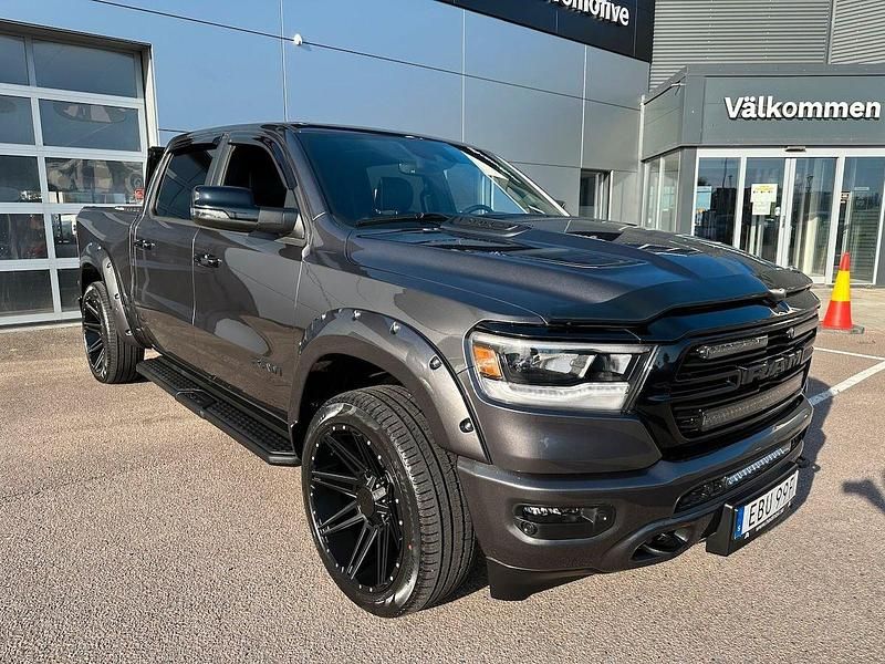 Orange (grey) Ny 2025 Dodge Ram Pickup | 1 174 880 kr - Bild 1/4