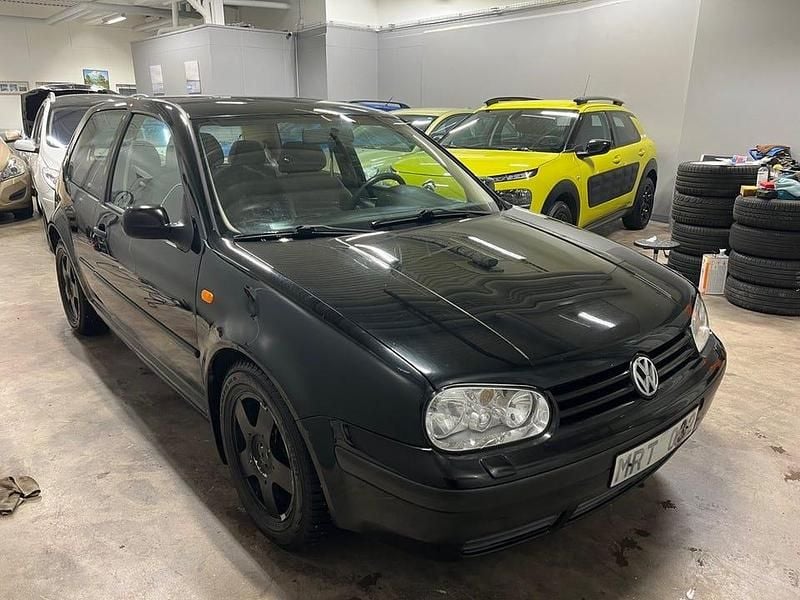 Svart Begagnad 1999 VW Golf III Trendline Halvkombi | 14 500 kr - Bild 1/4
