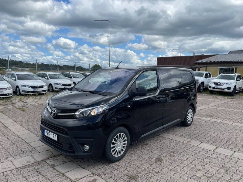 Svart Begagnad 2019 Toyota Proace Van | 279 900 kr - Bild 1/4