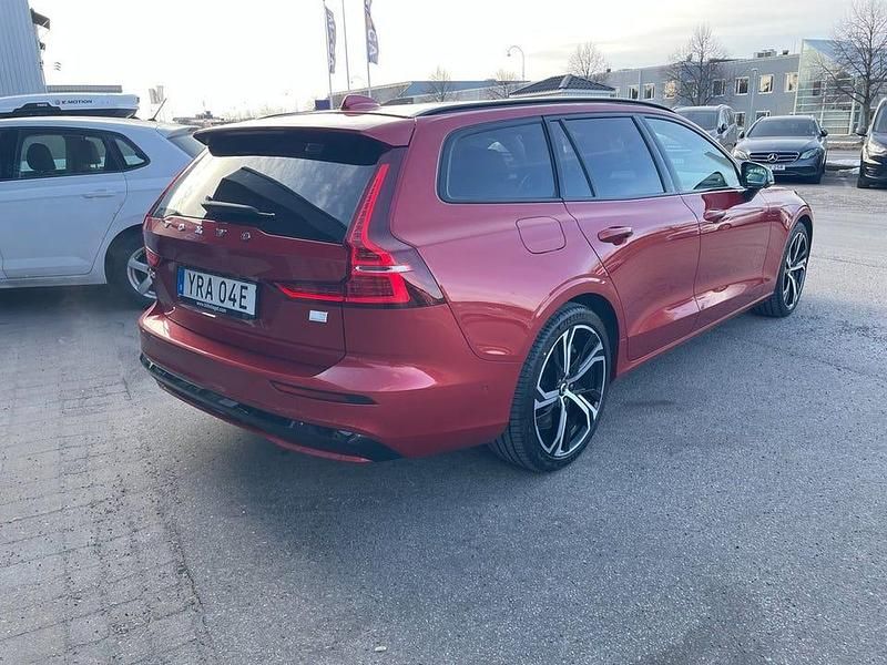 Begagnad Volvo V60 456 HK (335 kW) 2023 Röd Kombi