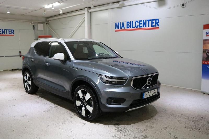 Grå Begagnad 2018 Volvo XC40 SUV | 239 000 kr (Marknadspris) - Bild 1/3