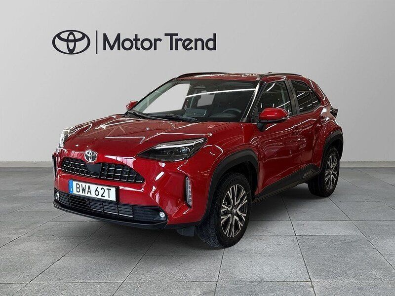 Röd Ny 2024 Toyota Yaris Cross Style SUV | 375 000 kr (Marknadspris) - Bild 1/4