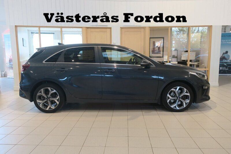 Grå Begagnad 2018 Kia Ceed Advance Halvkombi | 179 900 kr (Marknadspris) - Bild 1/4