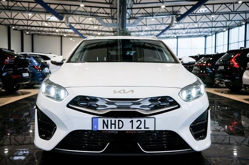 Begagnad Kia Ceed Sportswagon 141 HK (103 kW) 2022 Vit Kombi