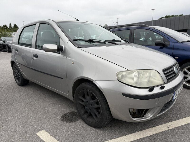Silver Begagnad 2004 Fiat Punto Dynamic Halvkombi | 12 000 kr - Bild 1/4